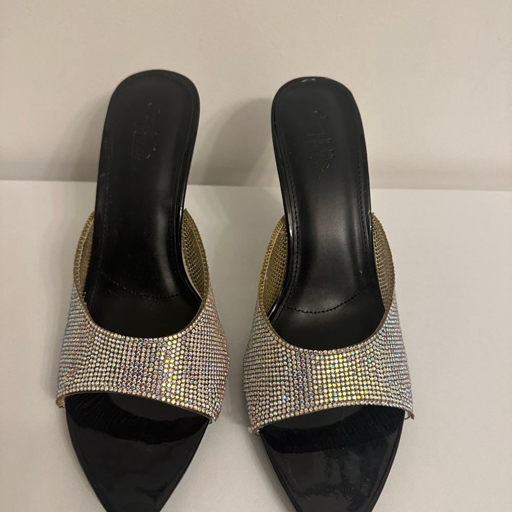 Woman’s Silver Metallic Mules